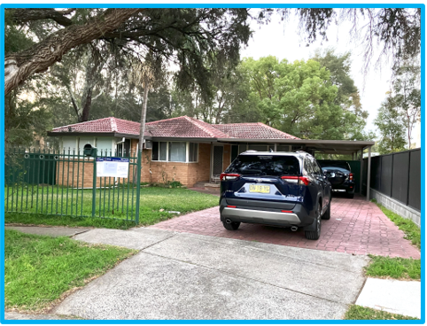 A car parked in front of a house

AI-generated content may be incorrect.